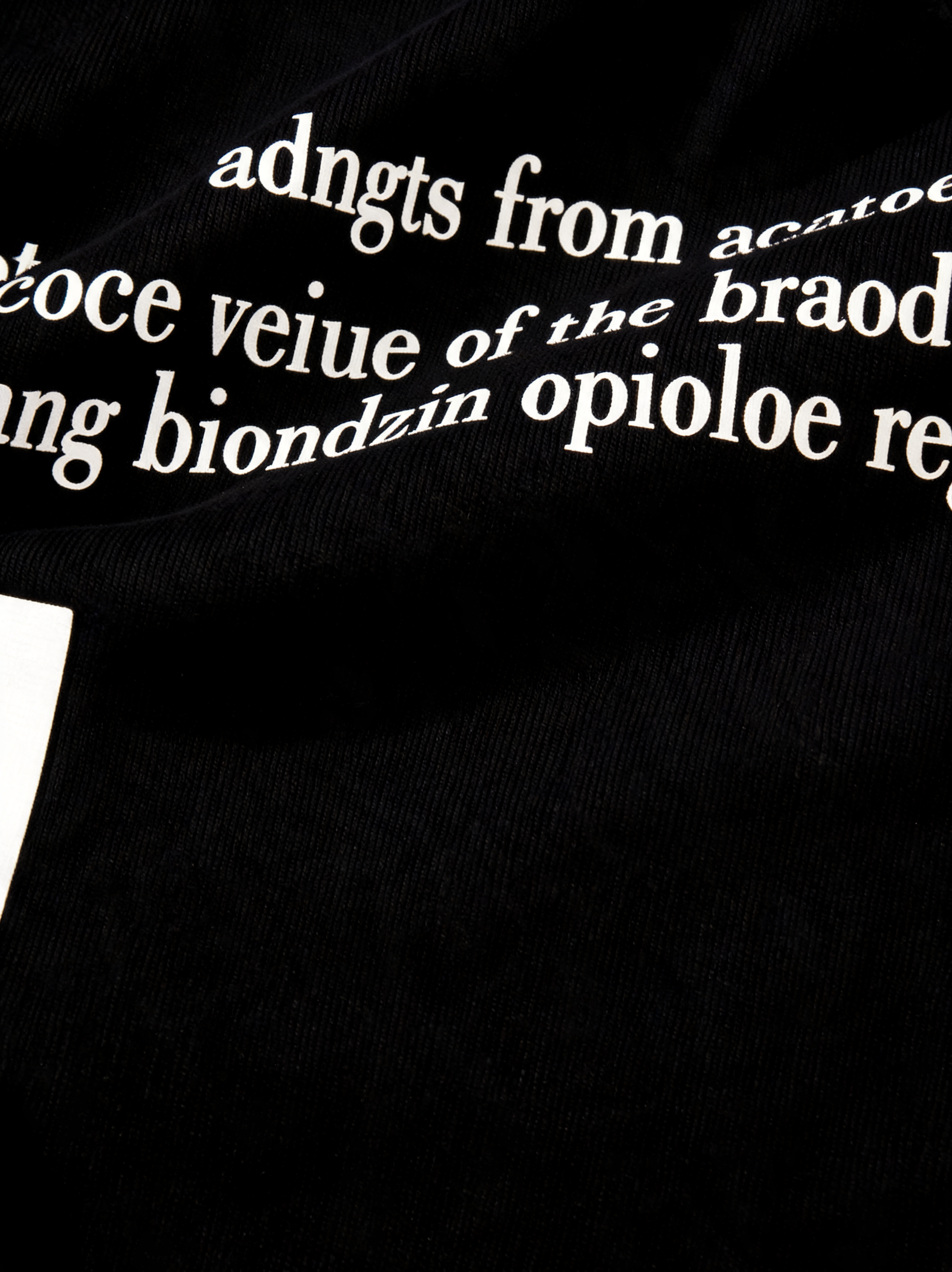 Remera Off White logo grande